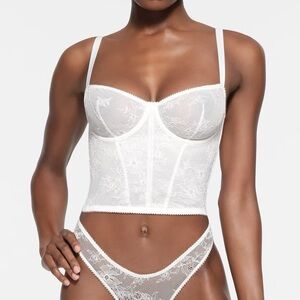 SKIMS Ultra Fine Lace Corset - White